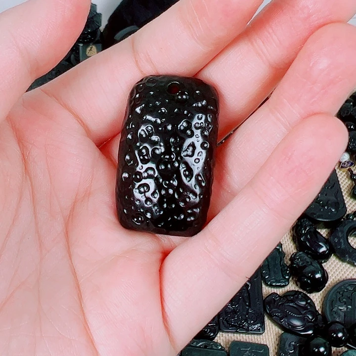 蛇纹石玉未镶嵌颈饰老*?