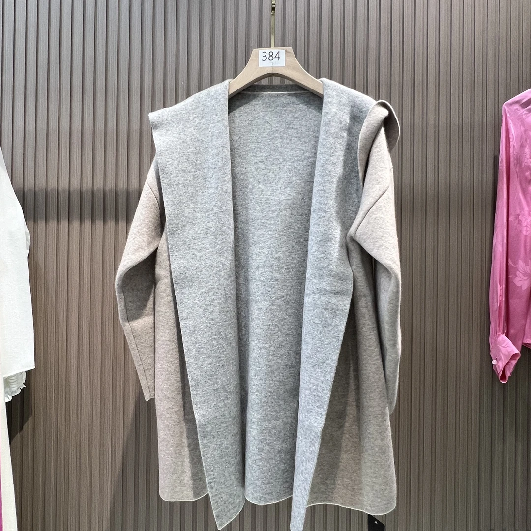 2410 极简风连帽外套