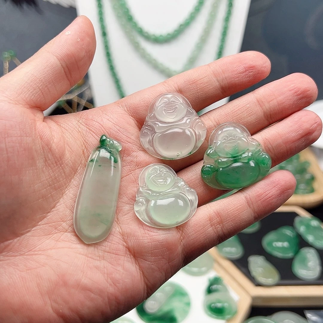 石英质玉吊坠(赠链)未镶嵌有**宝