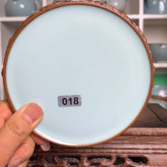 杯018重工雕刻天青釉壶承无纹不开片外径13cm微微瑕裸发