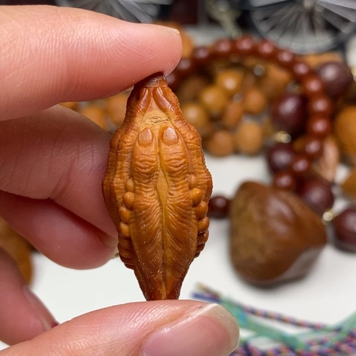 猴头核桃吊坠佛手