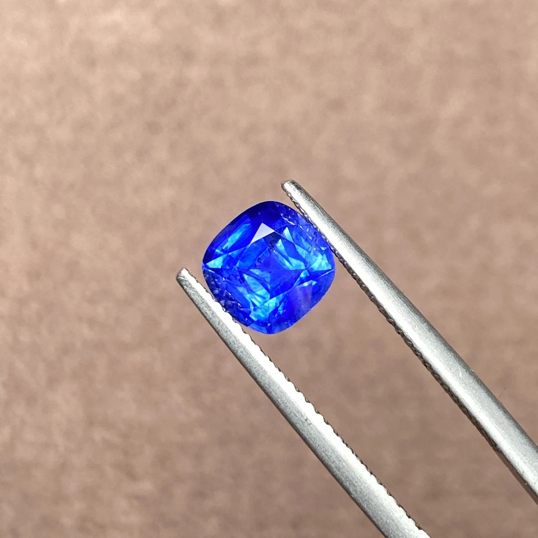 23C061 有烧皇家蓝蓝宝石 2.2克拉