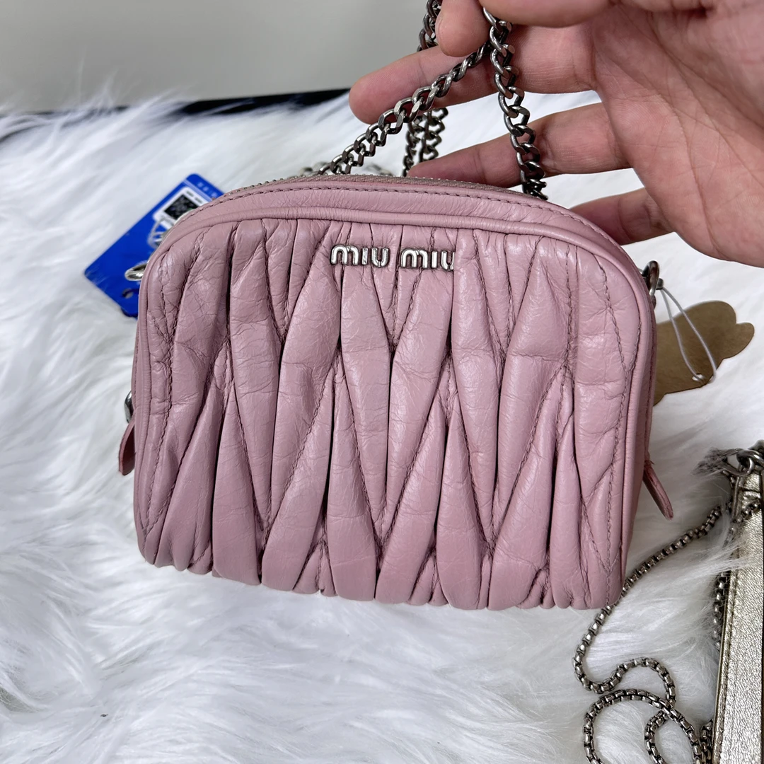 95新 MIU MIU/缪缪 樱花粉泡芙斜挎包时尚百搭精致实用