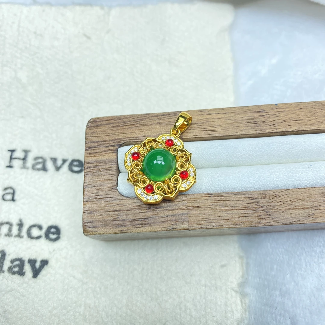 吊坠 YG黄色镂空花四爪绿心吊坠多样性发货45958