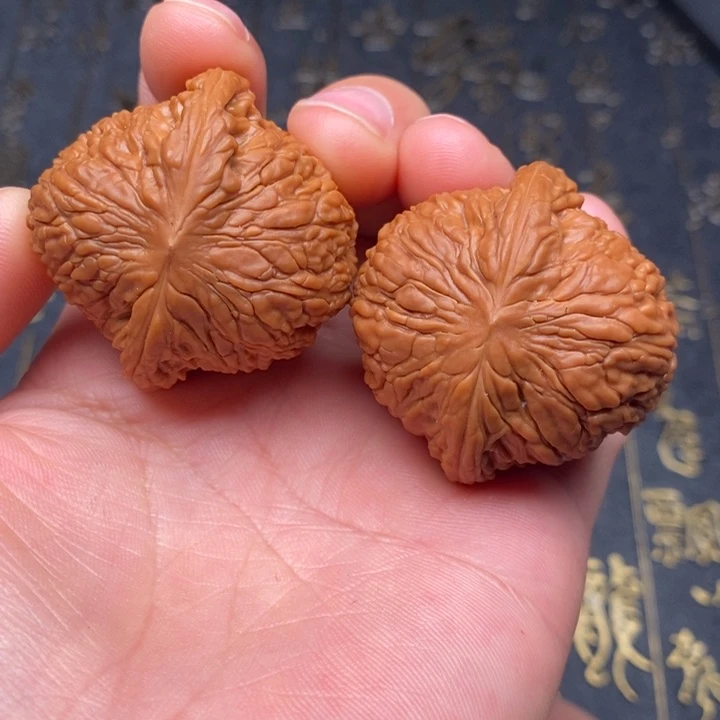 文玩核桃把件绣球40