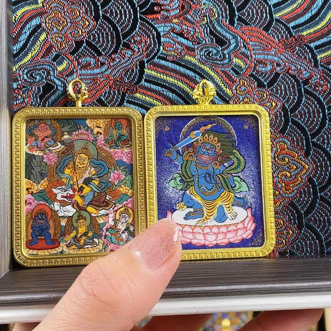 吊坠小*热贡天团和不动双面