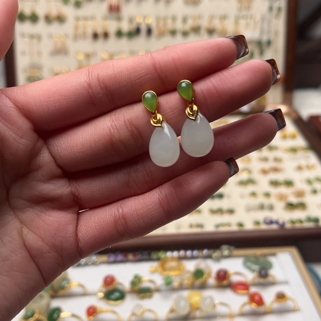 和田玉未镶嵌耳饰