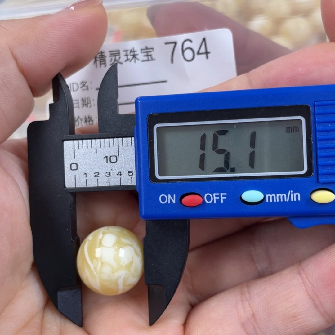 未镶嵌琥珀珠宝奇石