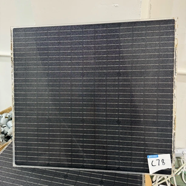 C78-（可充12V电瓶）太阳能光伏板一块(尺寸59cm*53cm)