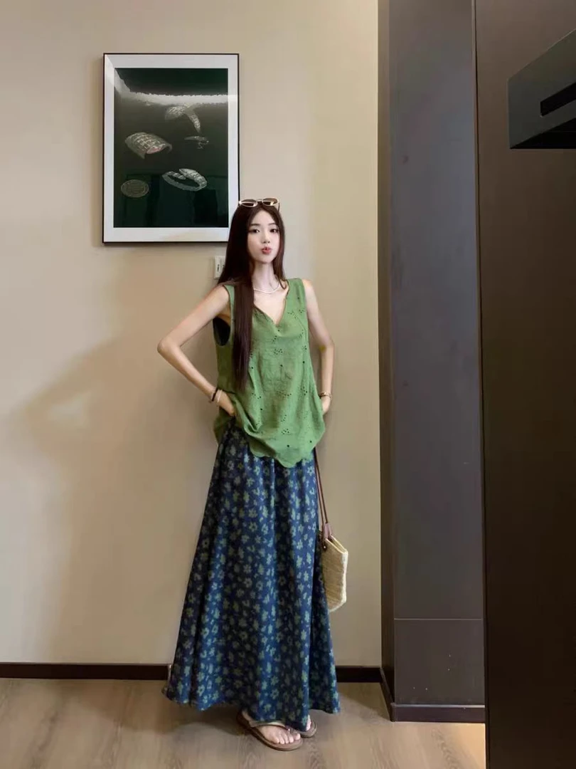 复古绿色镂空刺绣v领背+裙子时尚套装L0032