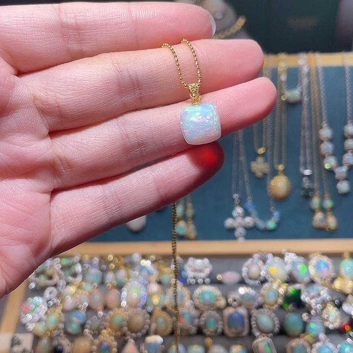 欧泊18K金镶嵌颈饰渣*旭