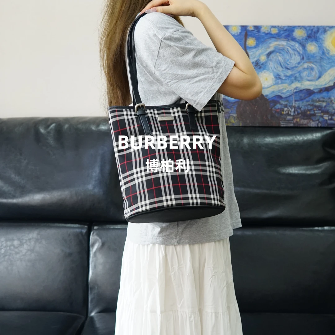 95新 BURBERRY/博柏利 格纹水桶单肩包/FYYW05614020/4020