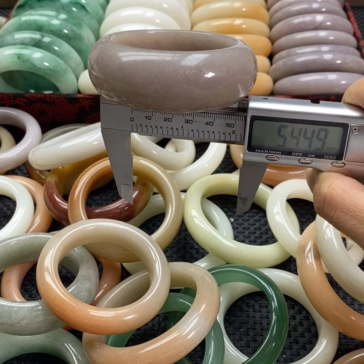 石英质玉未镶嵌手镯