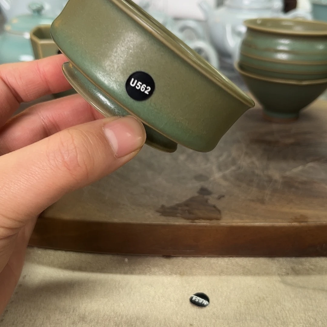 杯仿古，老绿釉非传统意义完美品