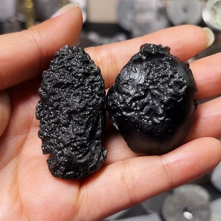 无铁合金大**。雷公墨