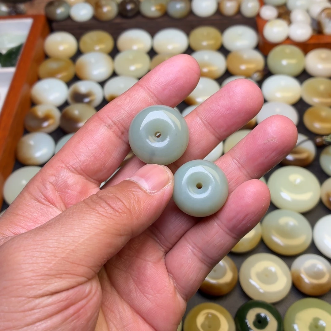 （***光和田玉未镶嵌颈饰