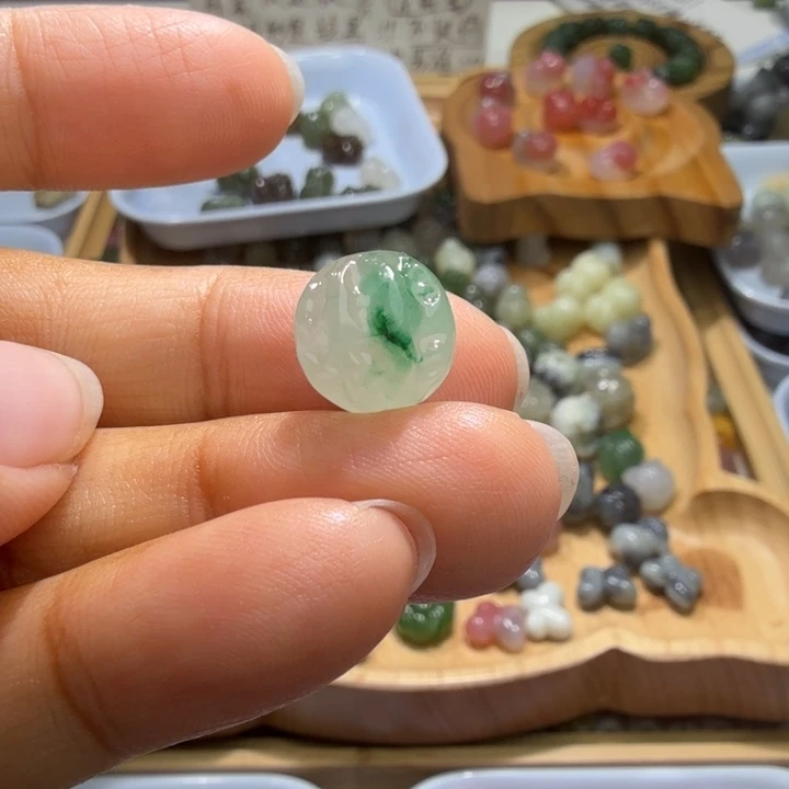 和田玉未镶嵌珠宝半成品