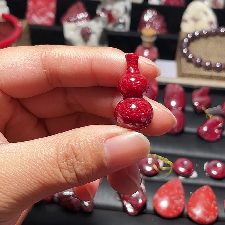 天然辰砂压晶葫芦吊坠11.3克