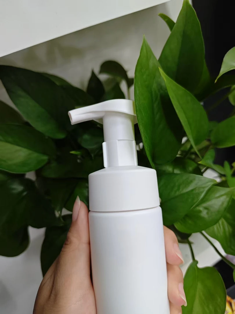 【言言分享优优】白色温和清洁净颜洁面