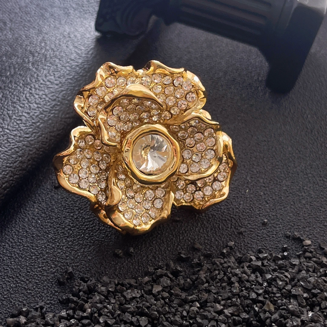 MillanMier 铜合金玻璃戒指 法式复古创意时尚百搭金色山茶花戒指