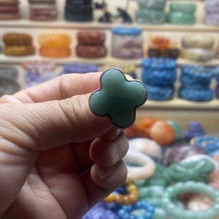 未镶嵌手镯石英质玉