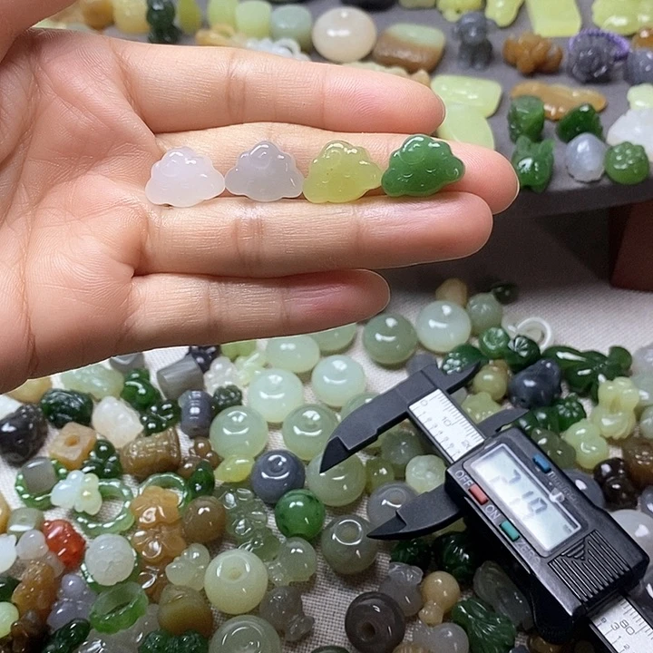 未镶嵌和田玉挂件云朵98一个多样性发其一