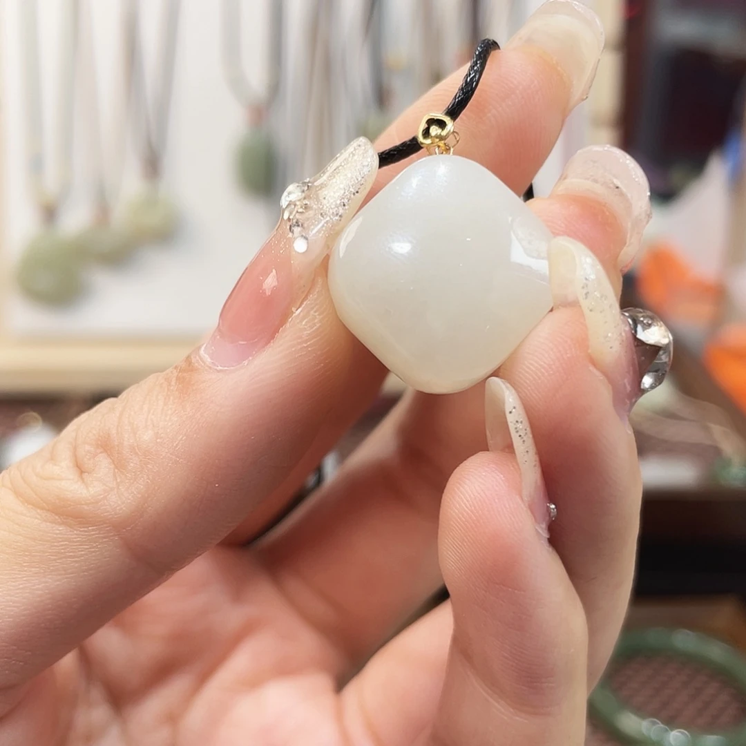 和田玉（糖玉）未镶嵌颈饰?**?