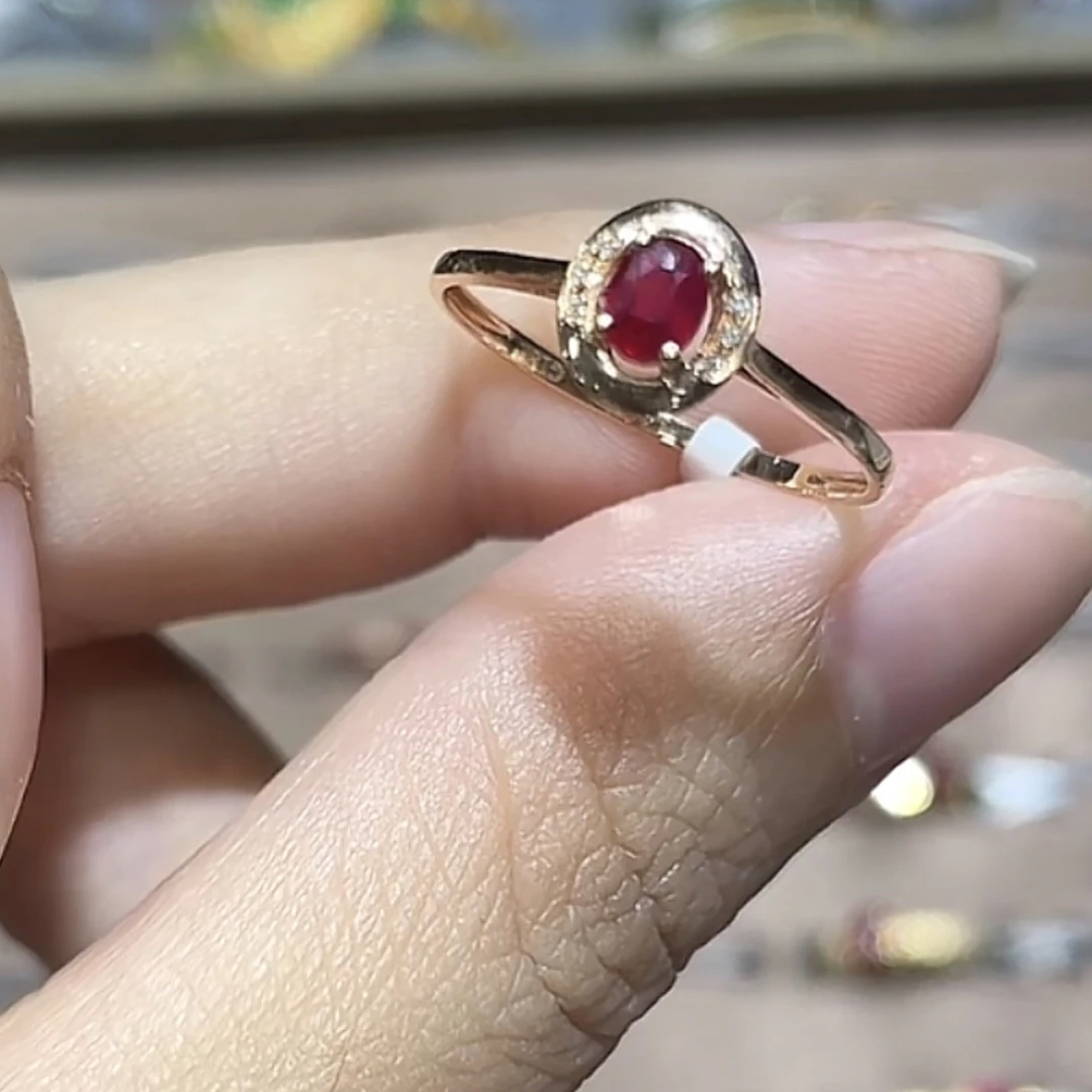 18k金红宝石戒指