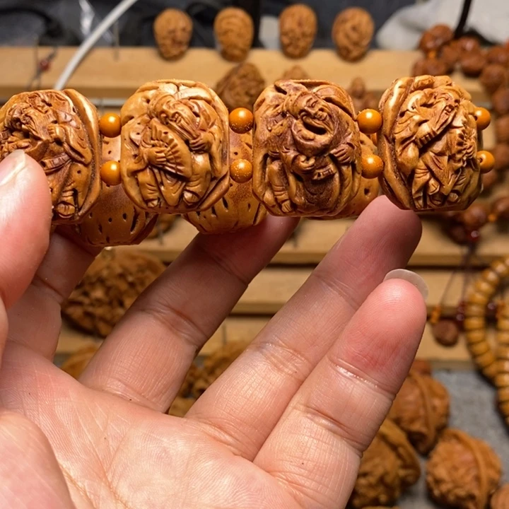 桃核手工雕刻财神手牌
