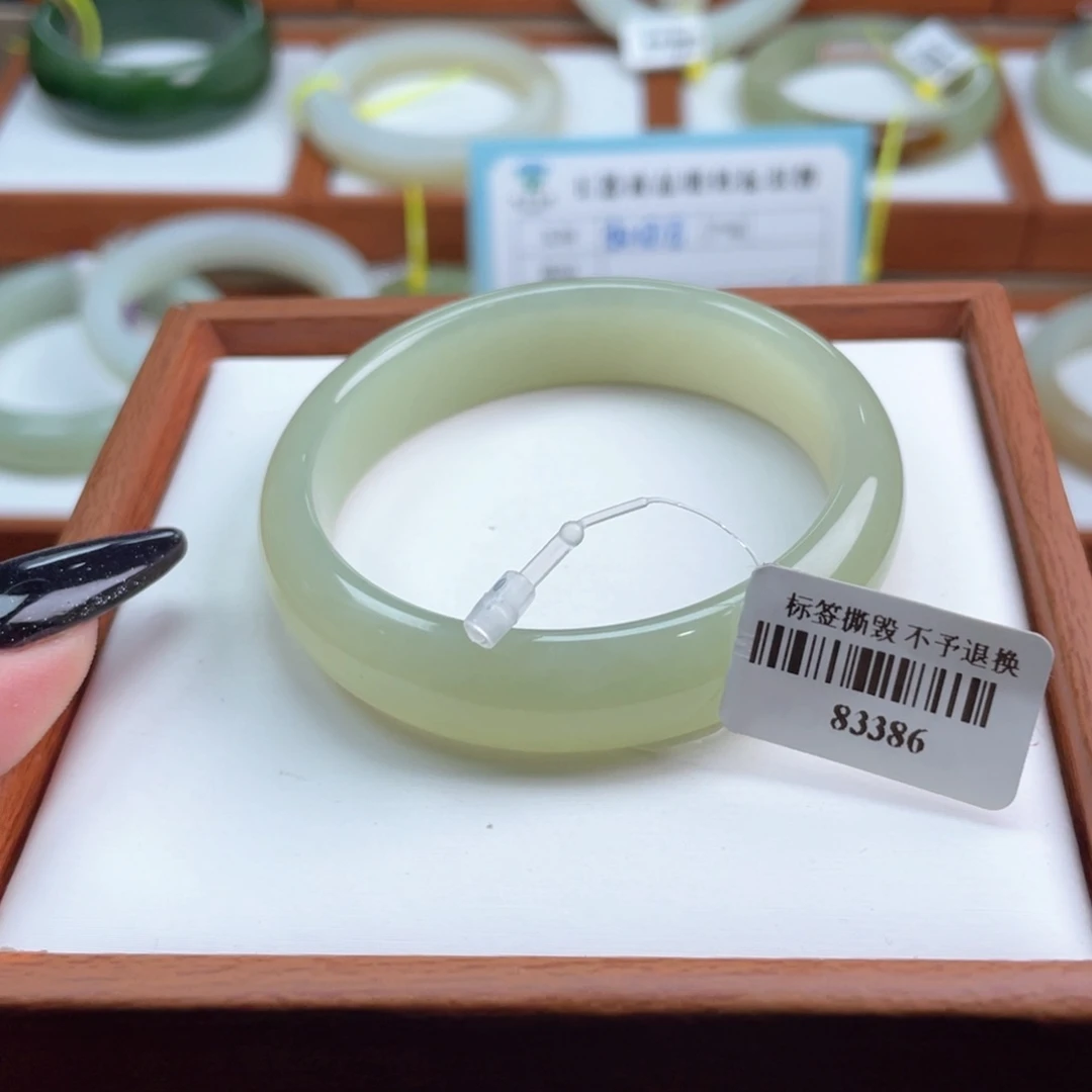 【闪购商品】未镶嵌手镯和田玉50.7
