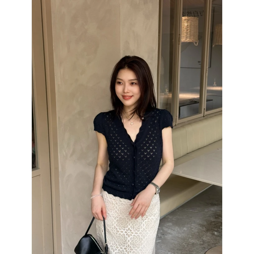 【贝蒂】MEGANLE 法式气质花边镂空V领针织短袖开衫2025130