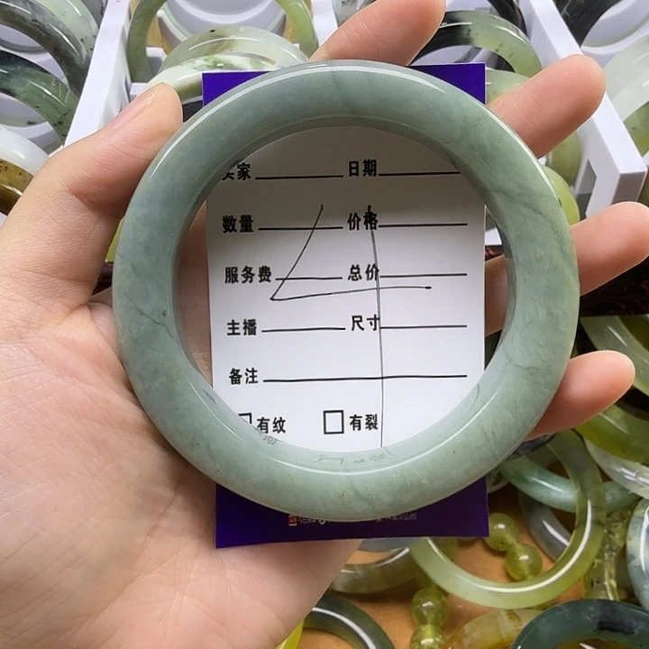 L***r蛇纹石玉未镶嵌手镯