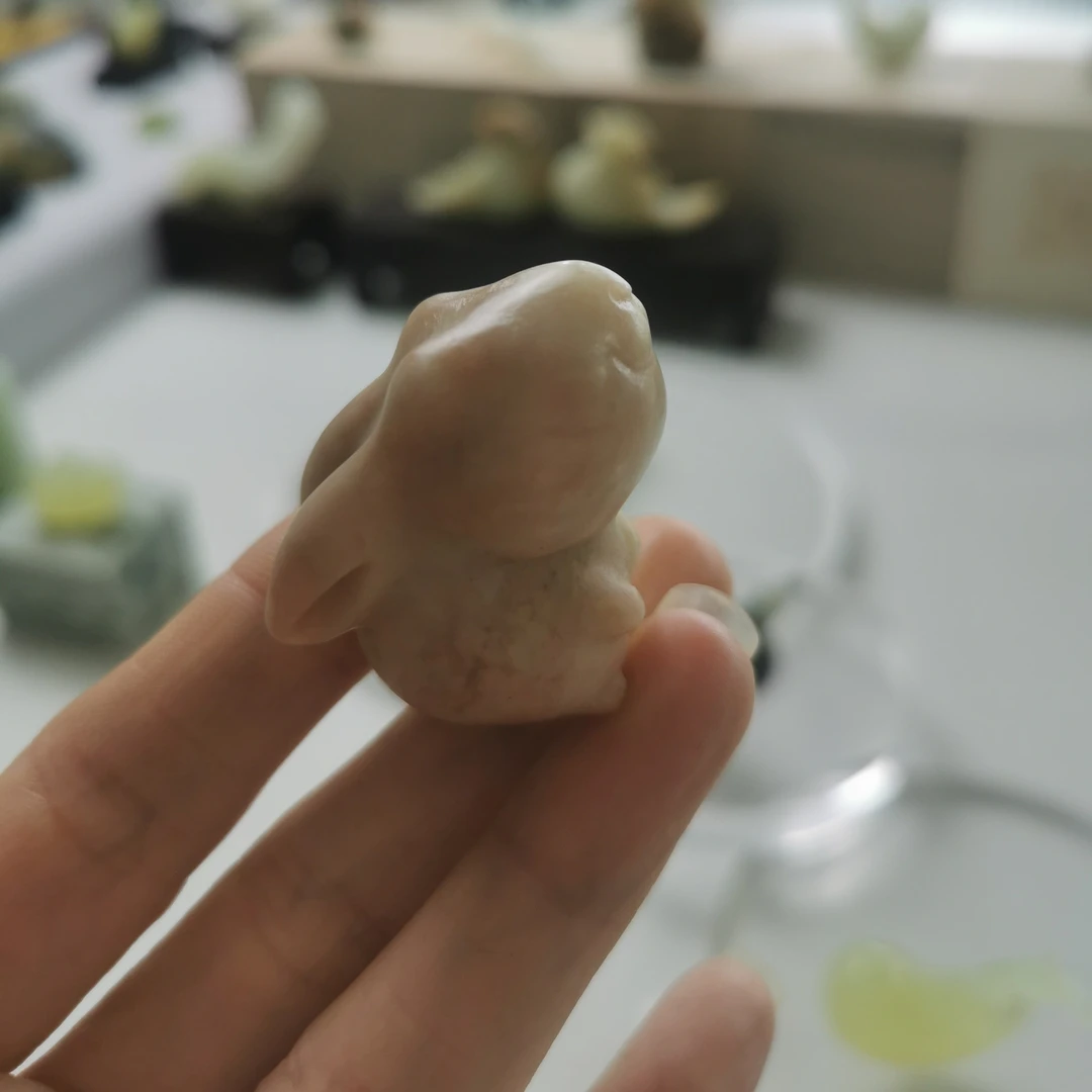 岫玉花料生肖兔小摆