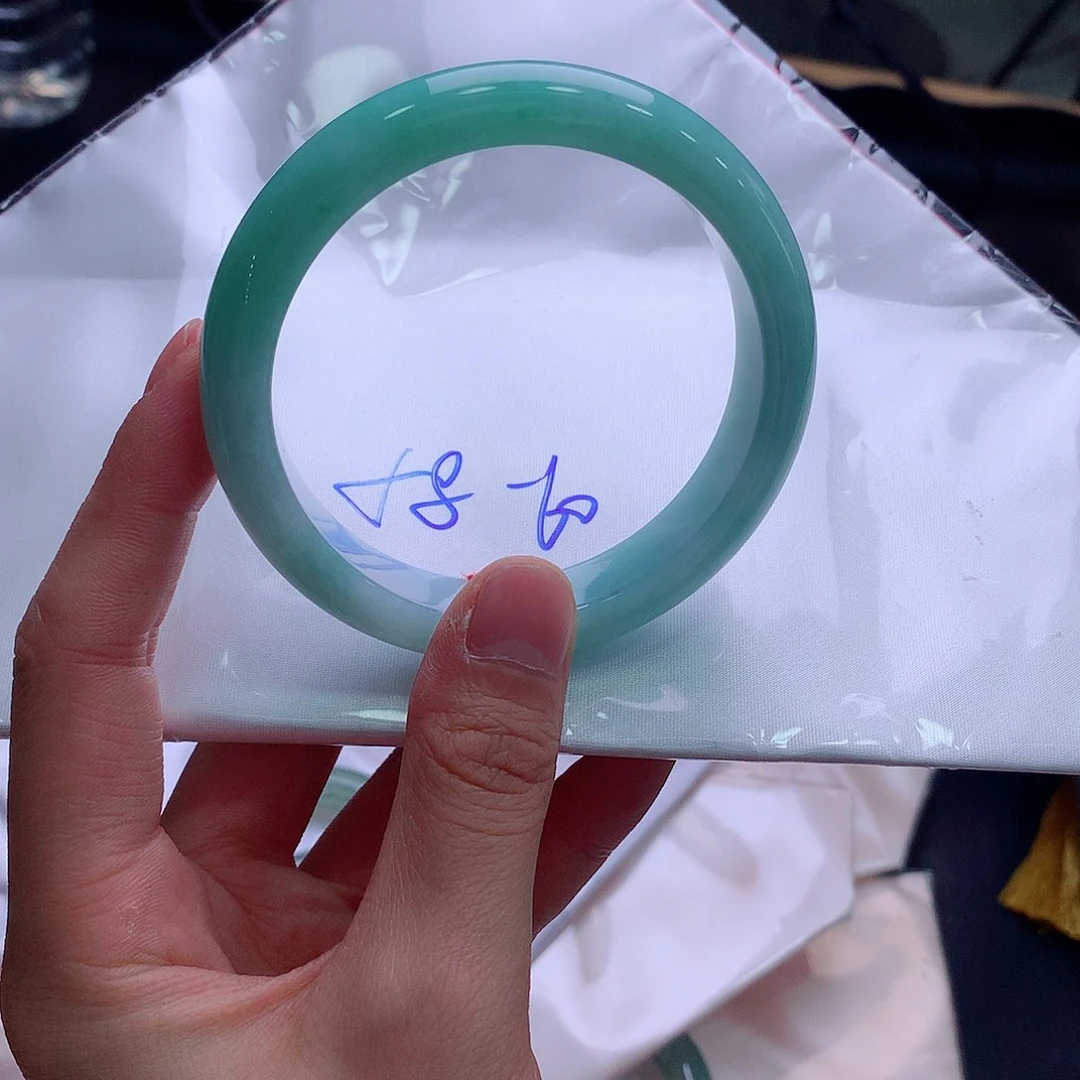 未镶嵌手镯翡翠翡翠