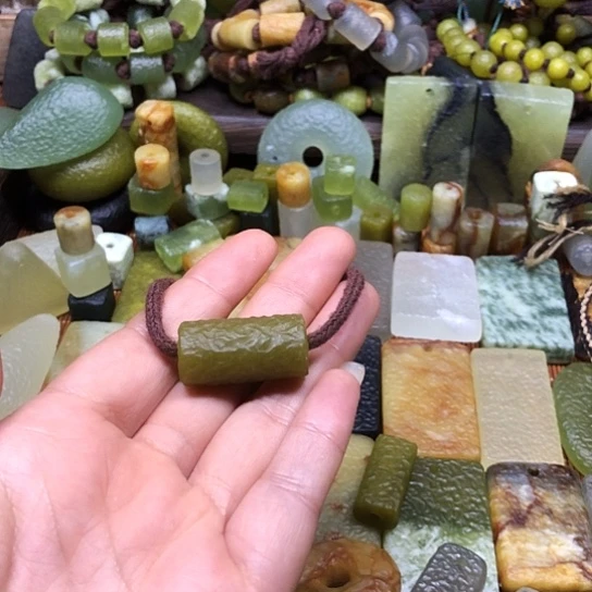 岫玉未镶嵌颈饰蓝*