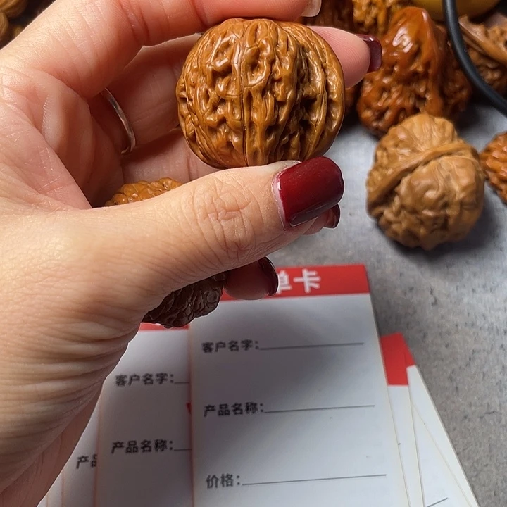 雪***狼文玩核桃吊坠磨盘