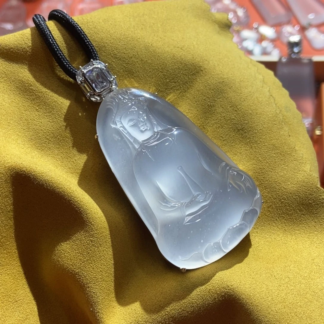 钱***闲石英质玉银S925镶嵌颈饰