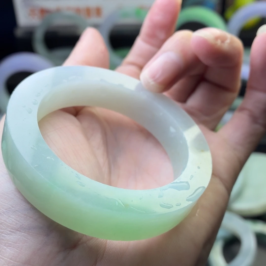 定制翡翠未镶嵌翡翠手镯清水芙蓉，芙蓉种难得一款