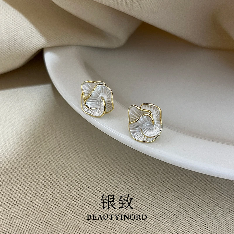 银致 合金耳饰 银针山茶花耳钉女耳环小众轻奢高级感气质2025爆款