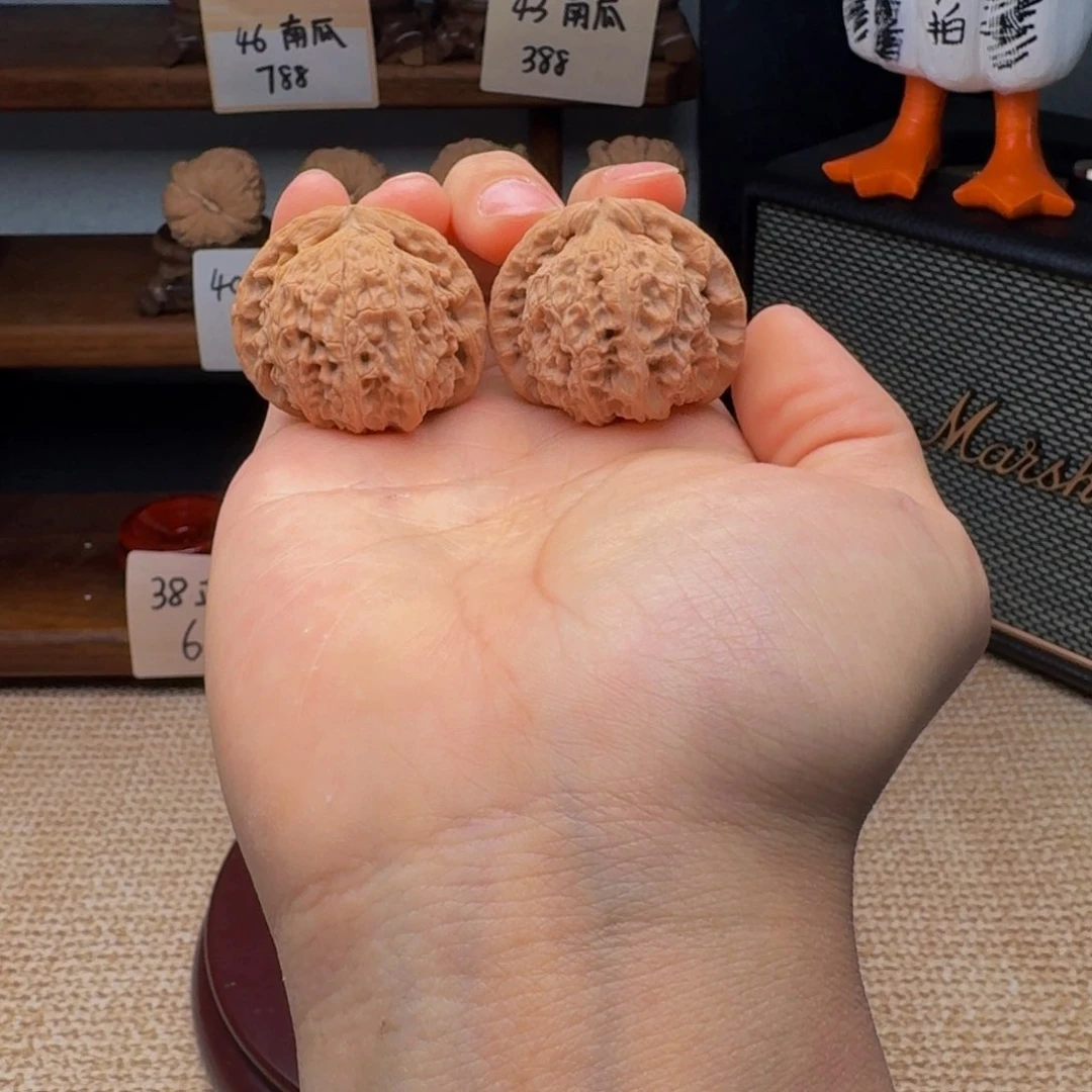 文玩核桃把件3924闷白