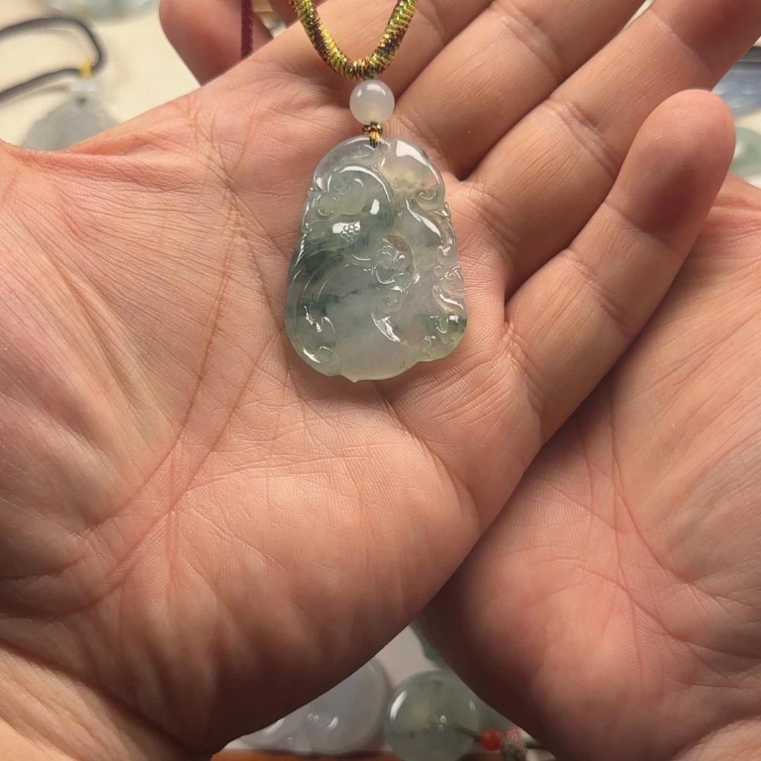 翡翠未镶嵌颈饰英明神武