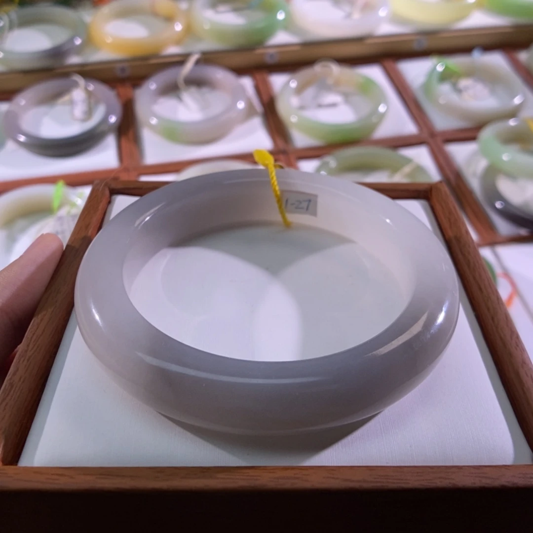【闪购商品】未镶嵌手镯和田玉
