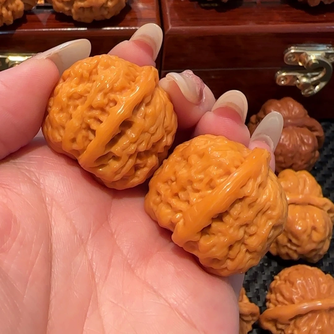 文玩核桃吊坠白狮子31精品2605