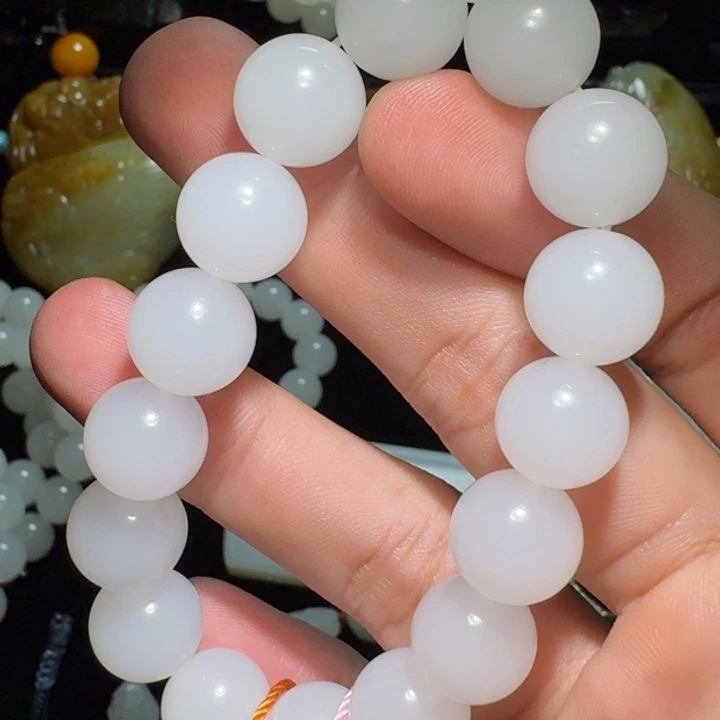 大***君和田玉未镶嵌颈饰