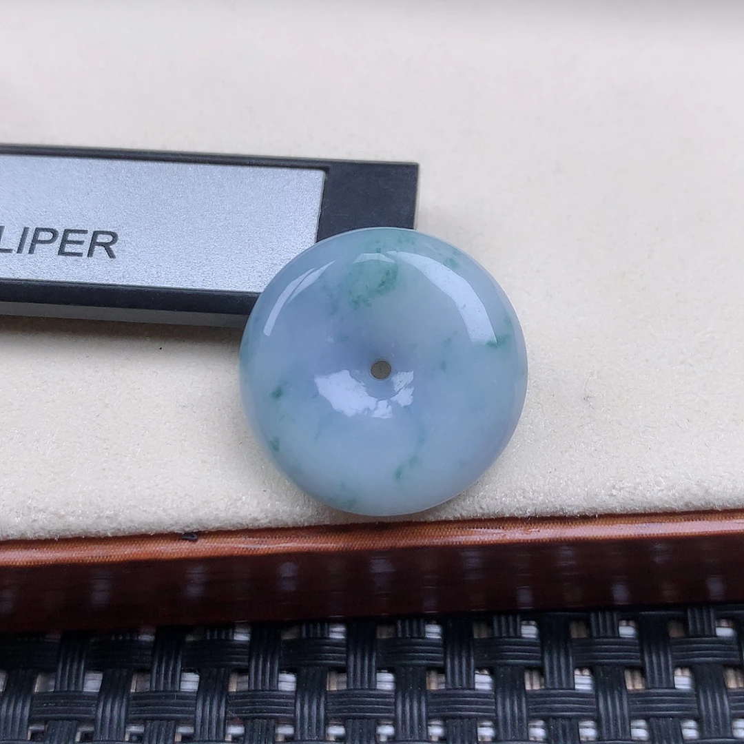 缅甸天然翡翠春带彩翡翠平安扣吊坠401/2.22尺寸：21.1×5.7mm
