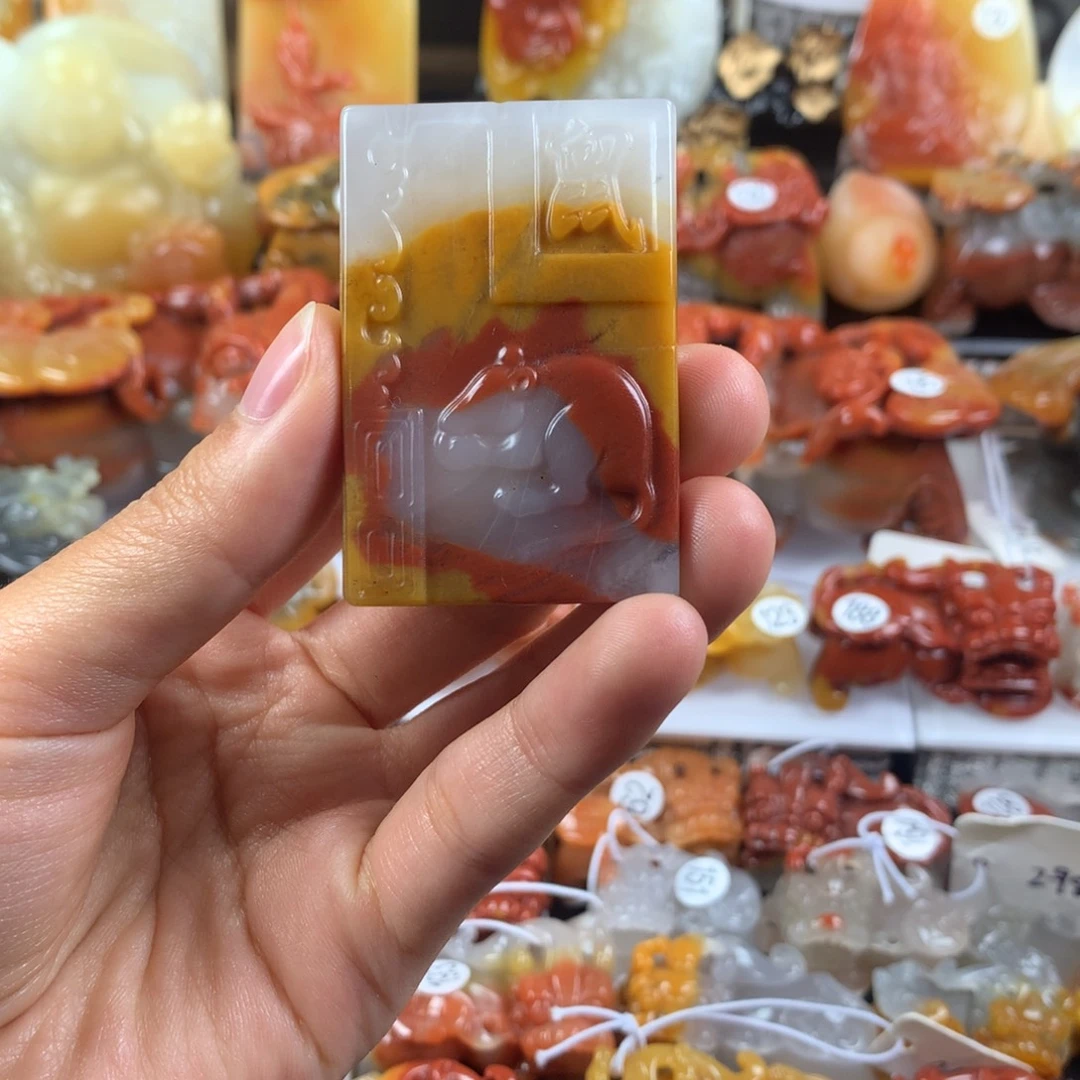 石英质玉（黄龙玉）未镶嵌挂件