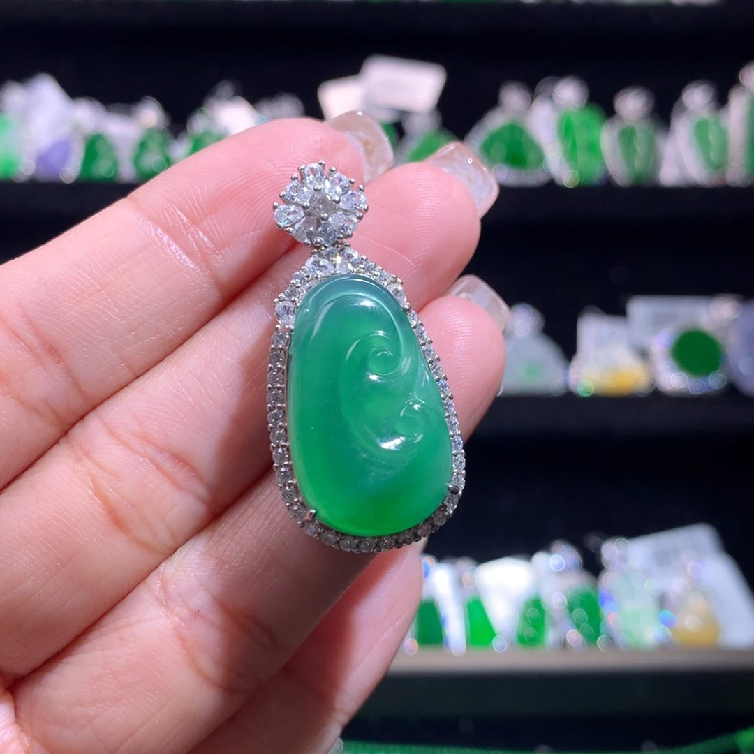 【闪购商品】颈饰银S925镶嵌翡翠