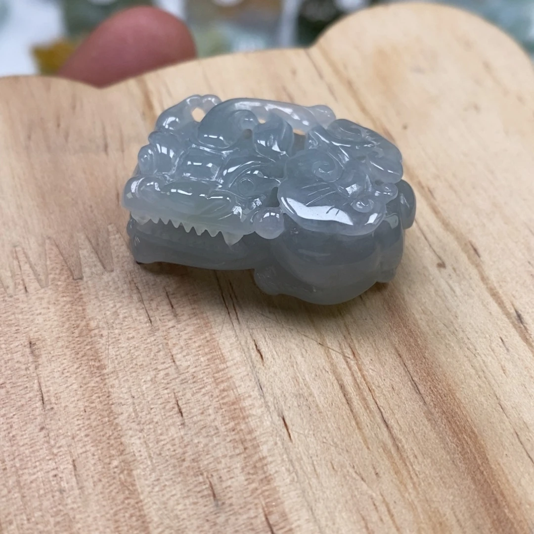 翡翠未镶嵌颈饰多人口含珠霸王貔貅