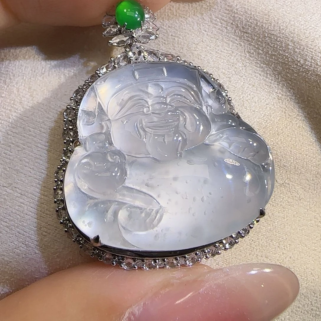 翡翠颈饰18K金镶嵌。