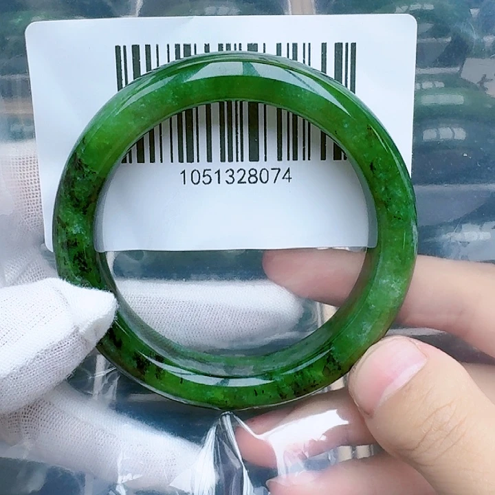 和田玉（碧玉）手镯未镶嵌5657包容